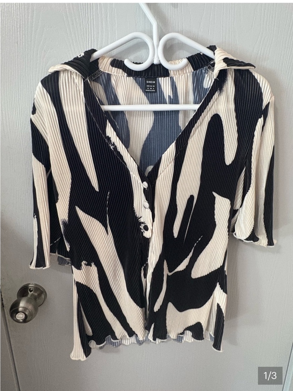 3 for $14 SHEIN Black and White Abstract Button-Front Top size medium